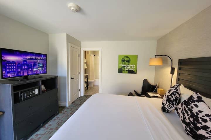 Room 13 of 38