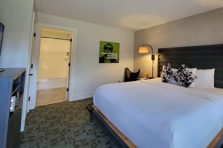 Room 11 of 38